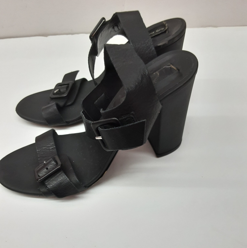Steven Madden Black Ankle Strap Open Toe Buckle Leather Heels Sandals Size 7